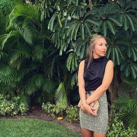 Urban Outfitters Black Crop Tank Top with Ruched Design and Tie Front - Picture 3 of 9